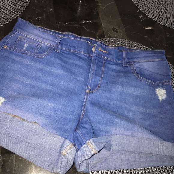 New old navy jean shorts - Picture 2 of 5